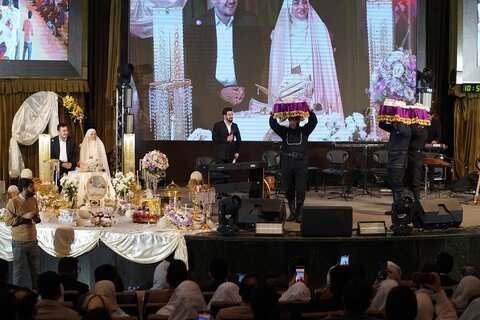 جشن ازدواج ۲۰۰ زوج دانشگاهی در دانشگاه علوم پزشکی ایران برگزار شد